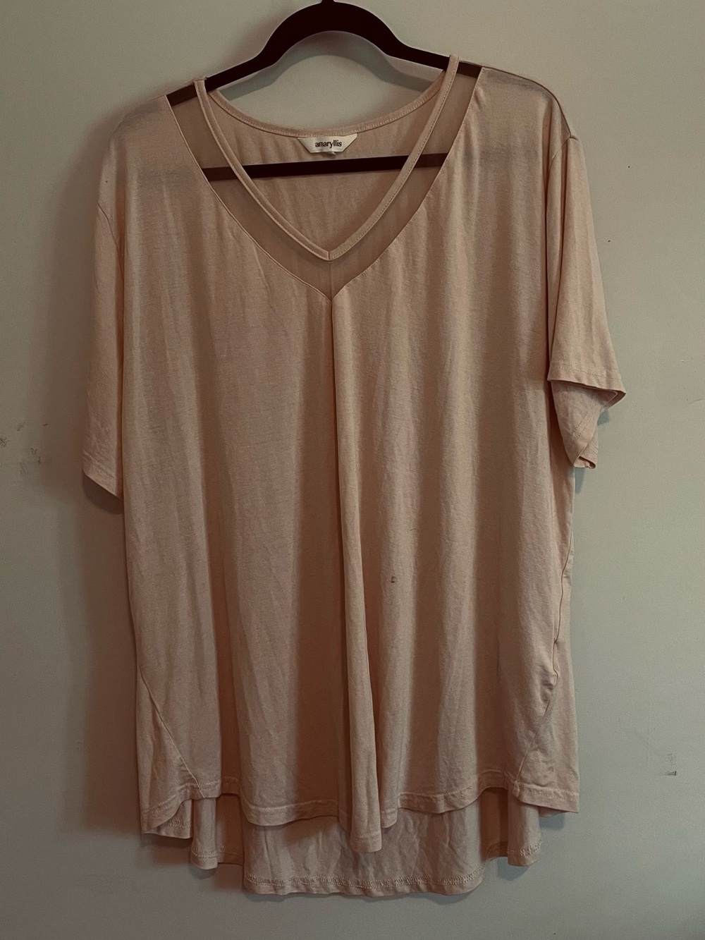 Women's Light Pink V-Neck Short Sleeve Top